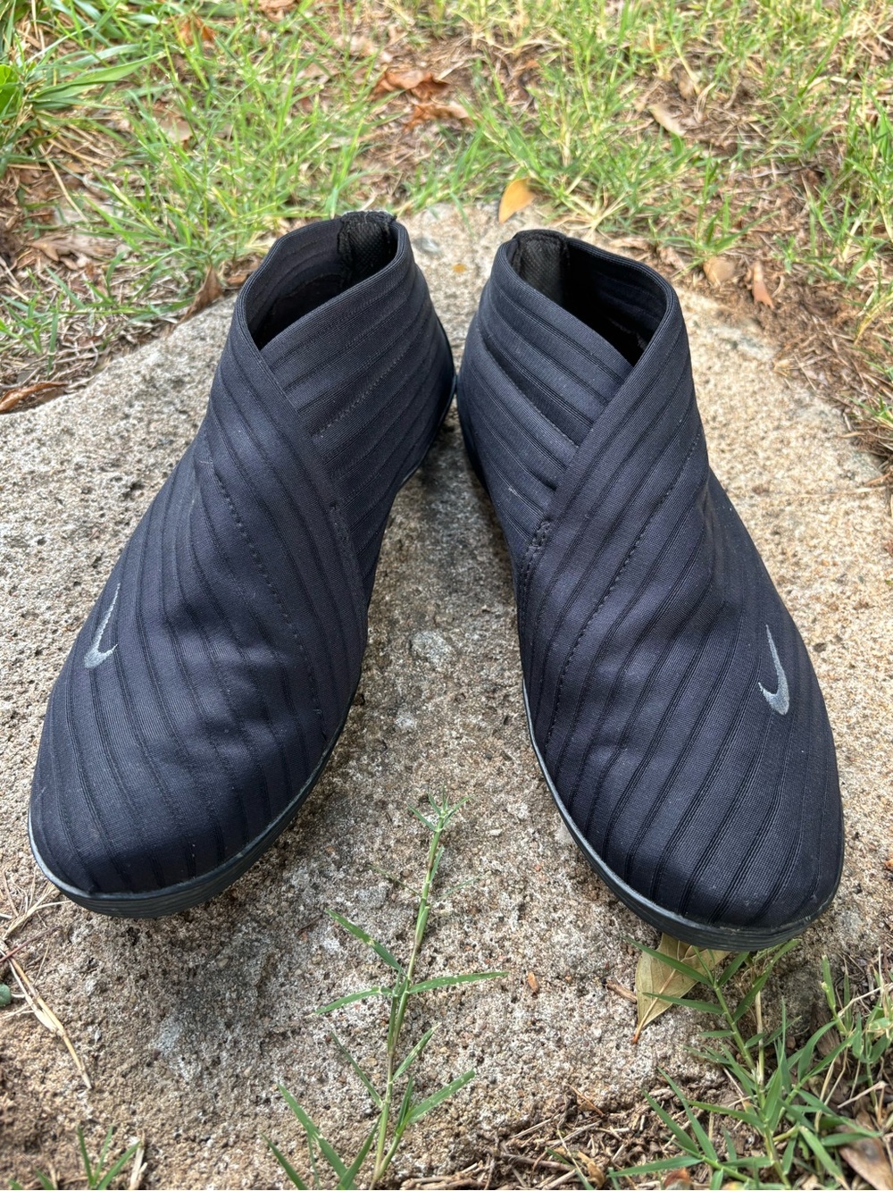 NIKE Kyoto Black Quilted Laceless Slip-On Athletic Shoes with Silver Swoosh